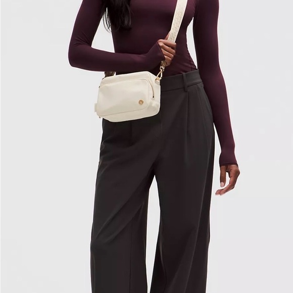 Lululemon Everywhere Crossbody Bag 2L & Dual Pouch Wristlet Bundle - Picture 4 of 14